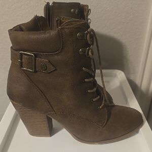 Daisy Fuentes Brown Lace-Up Boots with Suede Finish